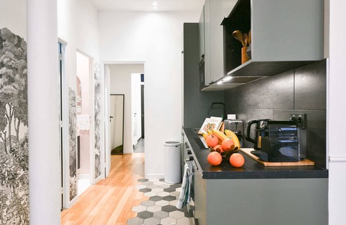Arsenal Apartment | Le Marais Pl de la Bastille 3BD 3BTH for 10 guests