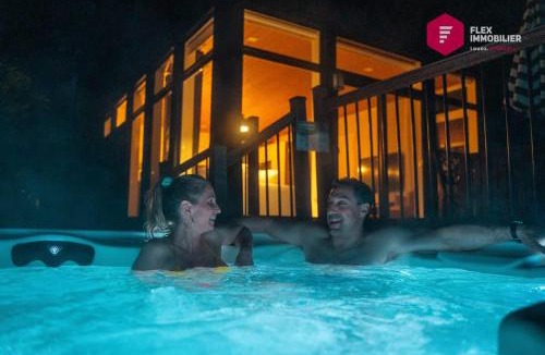 Pont-Rouge House | Le Marco-Polo - Chalet 4 lits Spa privé Billard Sentiers Piscine - Près de Québec