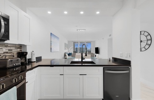Sunny Isles Beach Apartment | Le Marina Bay PH3 STR-01487