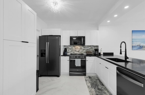 Sunny Isles Beach Apartment | Le Marina Bay PH3 STR-01487