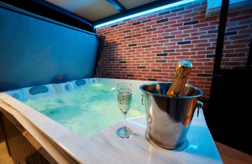 Le Hanouard Cottage | LE MARTIN PECHEUR 4-star furnished apartment with private jacuzzi