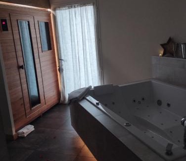 Le Barcares House | Le Mas aux Amoureux , Suite Romantique et Spa