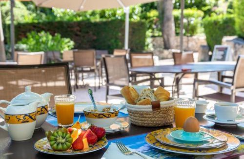 Les Baux-de-Provence Hotel | Le Mas D'aigret