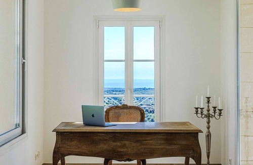 Tourrettes-sur-Loup Ski Chalet | Le Mas d’Azur – Exceptional view & pool