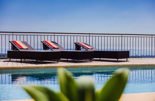 Tourrettes-sur-Loup Ski Chalet | Le Mas d’Azur – Exceptional view & pool