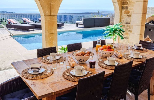 Tourrettes-sur-Loup Ski Chalet | Le Mas d’Azur – Exceptional view & pool