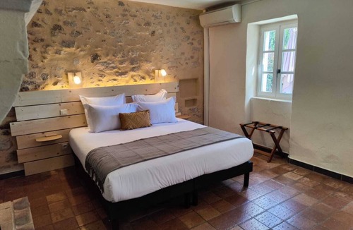 Chantemerle-les-Grignan Hotel | Le Mas des Laurels