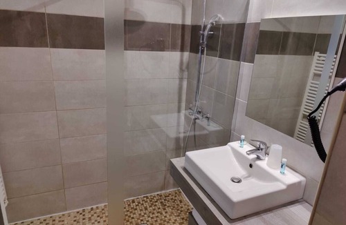 Chantemerle-les-Grignan Hotel | Le Mas des Laurels