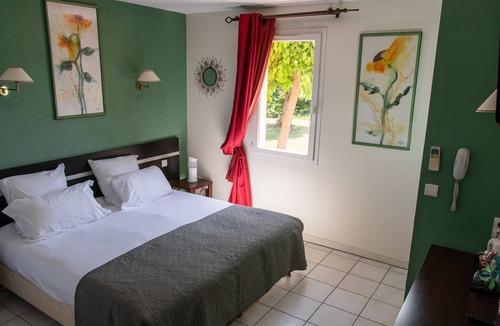 Lezignan-Corbieres Hotel | Le Mas De Gaujac