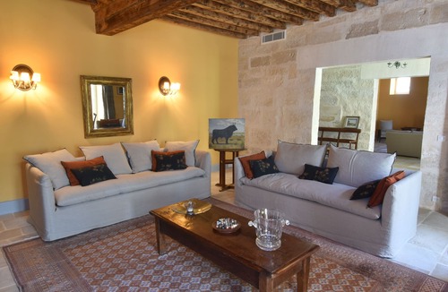 Le Sambuc Hotel | Le Mas De Peint