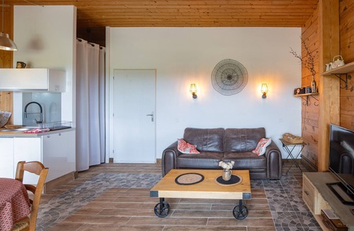 Bessas House | Le Mas de Peyraube – La Voûte des Oliviers: Stone & Wood Charm, Panoramic Views