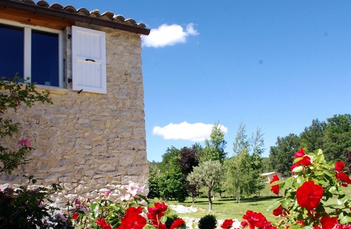 Redortiers Apartment | Le Mas des Oliviers – Peaceful 2-Level Apartment with Pool, Nature Views, and Shared Amenities