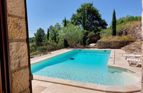 Banne House | Le Mas du Remire air-conditioned house with swimming pool