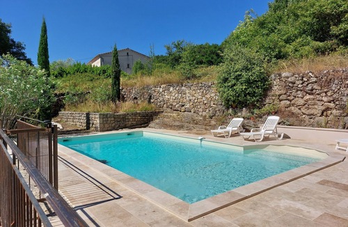 Banne House | Le Mas du Remire air-conditioned house with swimming pool