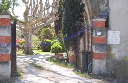 Graveson Bed & Breakfast | Le Mas Ferrand