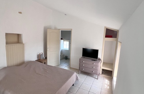 Orthoux-Serignac-Quilhan Bed & Breakfast | Le Mas Du Gentilhomme Lavender guest room