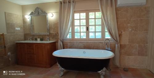 Le Sambuc Bed & Breakfast | Le Mas Neuf 1752