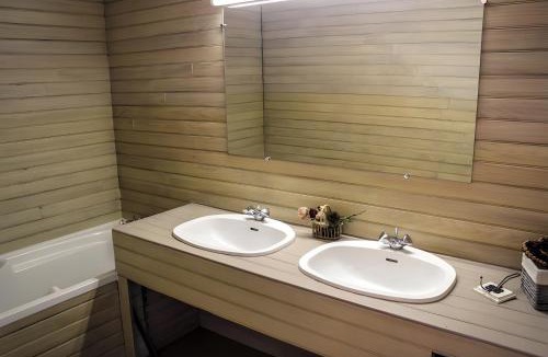 Saint-Christol-Les-Ales Apartment | Le Mas Perdu Gîte Studio Parme