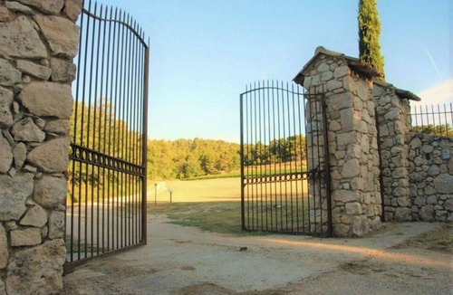 Ansouis House | Le Mas Serenity Pink Suite