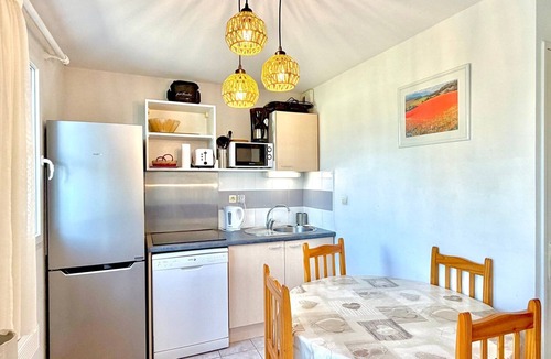 Calvisson Apartment | Le mazet des Cigales, 4 guests, Pool in Calvisson