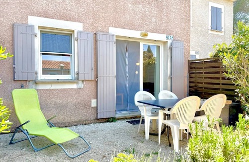 Calvisson Apartment | Le mazet des Cigales, 4 guests, Pool in Calvisson