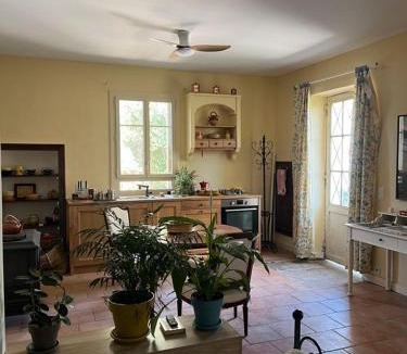 Sommieres House | Le MAZET - GÎTE