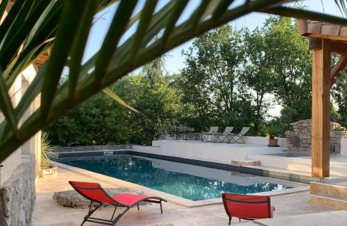 Saint Alban Auriolles Apartment | Le Mazet, studio climatisé avec accès piscine