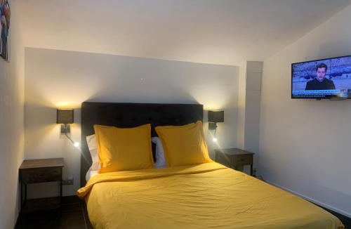 Saint Alban Auriolles Apartment | Le Mazet, studio climatisé avec accès piscine