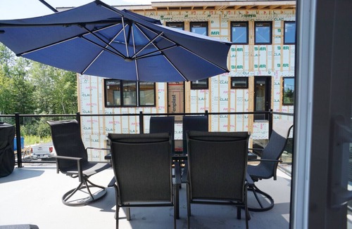 Magog Condo | Le Memph Loup: 3 bedrooms pool hot tub lac Memphrémagog