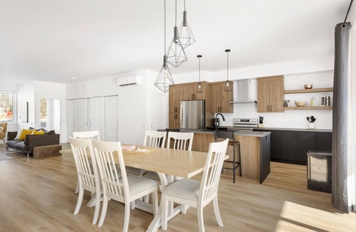 Magog Condo | Le Memph Orignal: 3 bedrooms pool hot tub lac Memphrémagog