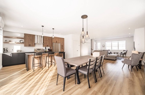 Magog Condo | Le Memph Ours: 3 bedrooms pool hot tub lac Memphrémagog