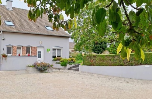 Voipreux House | Le Menhir - Blancs-coteaux