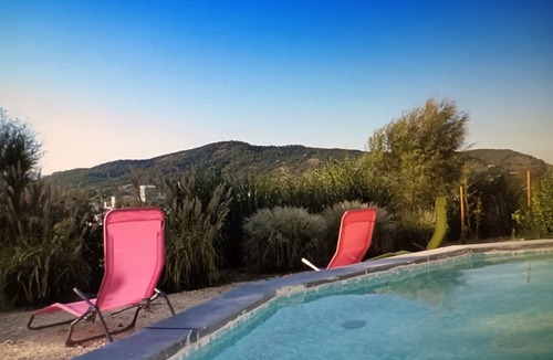 Vallon-Pont-d'Arc Cottage | Le Menuet, charming gîte, close to the river, private parking.