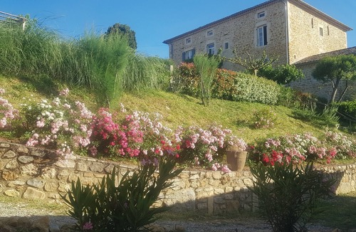 Vallon-Pont-d'Arc Cottage | Le Menuet, charming gîte, close to the river, private parking.