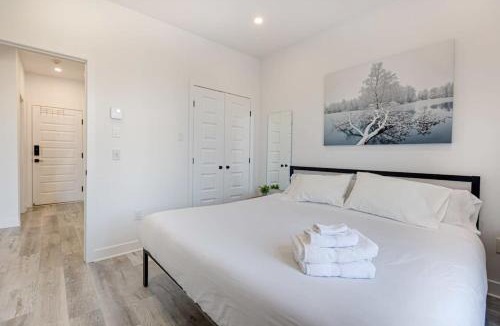 Mile End Apartment | Le Mile End by M11 - Upscale & Spacious 1BDR with King Bed