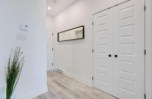 Mile End Apartment | Le Mile End by M11 - Upscale & Spacious 1BDR with King Bed