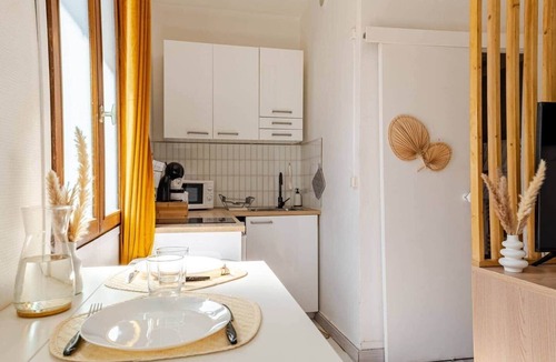 Charpennes - Charmettes Apartment | Le Millon: Part-Dieu (10min)