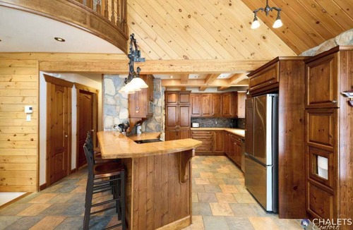 Lac-aux-Sables Ski Chalet | Le Missionnaire | Private Spa on the Lake