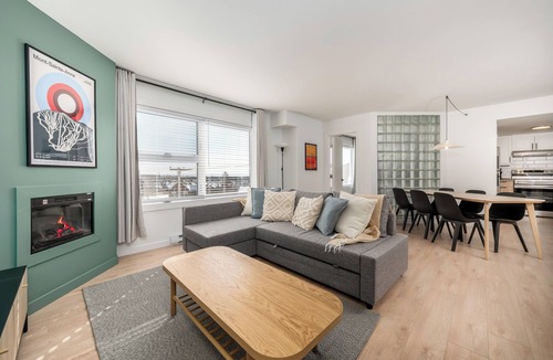 Saint Ferreol les Neiges Apartment | Le Montagnard | AC | Near Mt St-Anne | Pool & Sauna & Gym