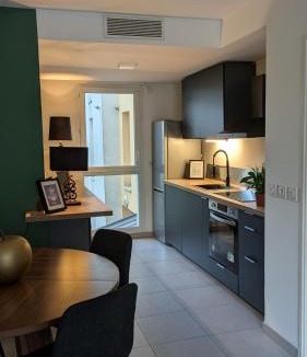 Grand Trou - Saint Jean De Dieu Apartment | Le Modern French