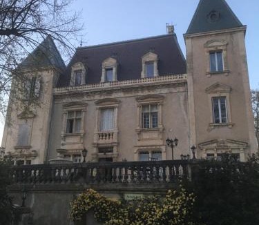 Violes Bed & Breakfast | le Mogador château du Martinet