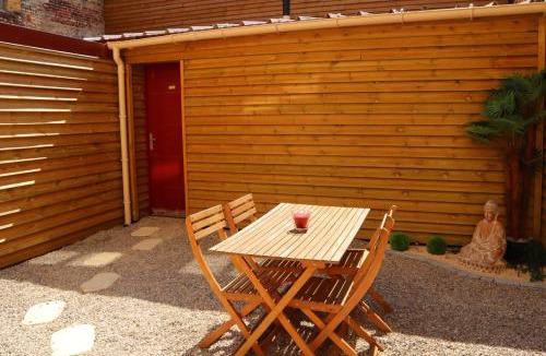 Saint-Omer Apartment | Le Moment Bien-Être - jacuzzi privatif, terrasse et parking privé gratuit au centre de Saint-Omer