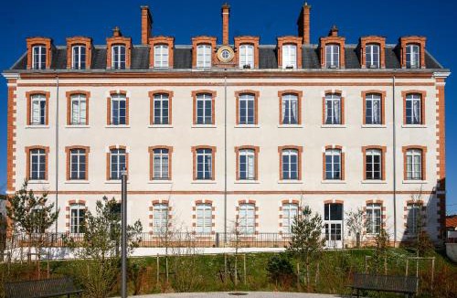 La Celle-sous-Gouzon Apartment | Le Monarque - Parking