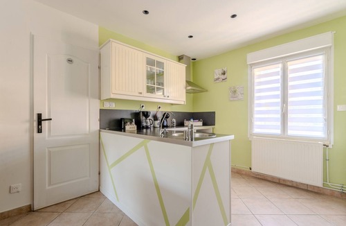 Annoeullin House | Le monde de Lucy - Two Bedroom House, Sleeps 6