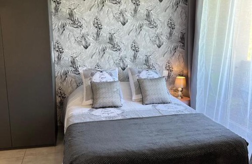 Les Halles - Valliere Bed & Breakfast | LE MONICA
