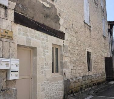 Montaigu-de-Quercy Apartment | Le Montaigu 4 lits parking facile