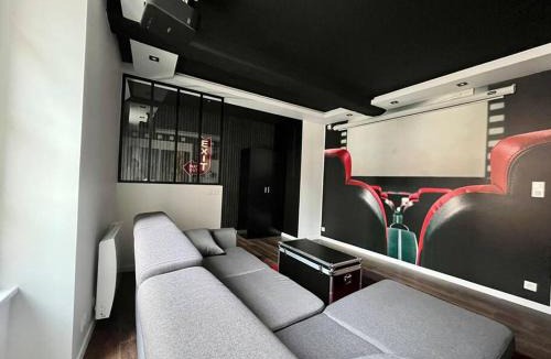 Sens Apartment | Le Moovie - Centre-ville- Écran cinéma