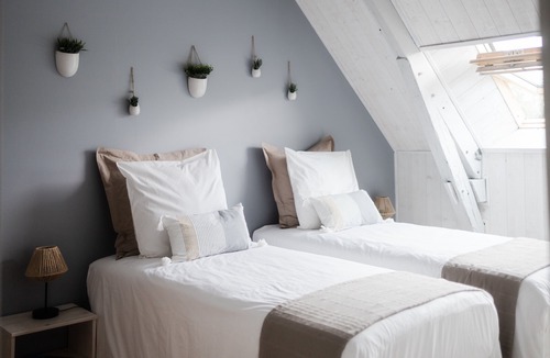 Chammes Bed & Breakfast | Le Moulin des Forges - Chambres d'Hôtes et Roulottes