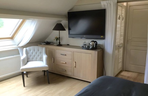 Loubejac Bed & Breakfast | Le Moulin Bas Vraie Guest Room with Private Pool, Wi-Fi, and Air Conditioning