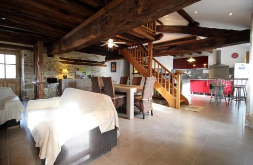 Dompierre-les-Eglises House | Le moulin du château